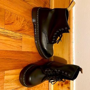 Dr.Martens-Molly Platform Boots